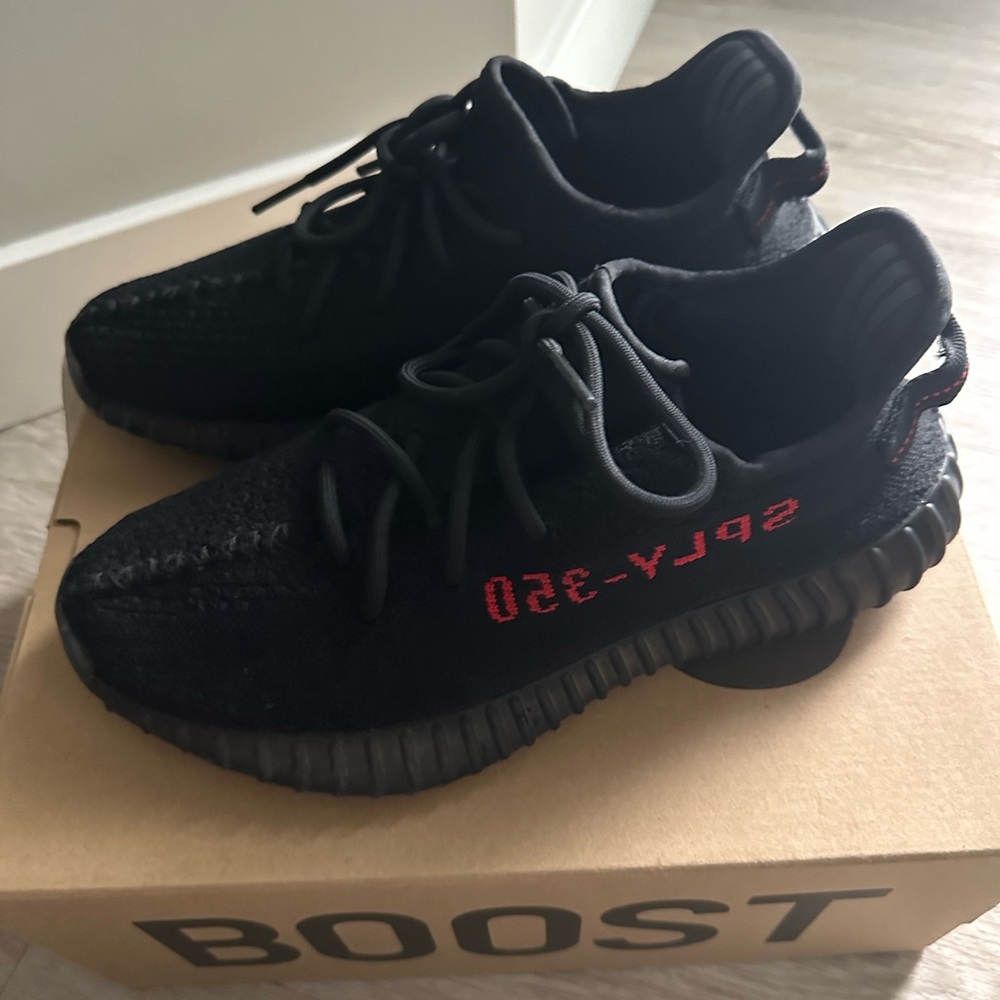 Yeezy Boost V2 Bred Size 7.5M